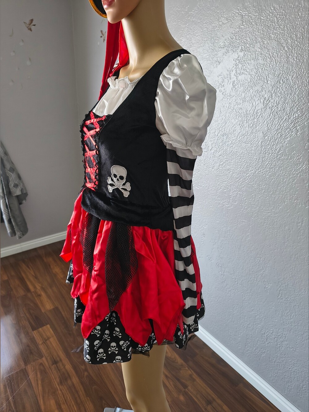 Girls Pirate Costume Dress Hat Set Size 12-14 Large Halloween Swashbuckler. - Picture 3 of 10